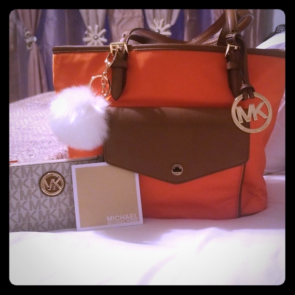 NWT MICHAEL KORS SET